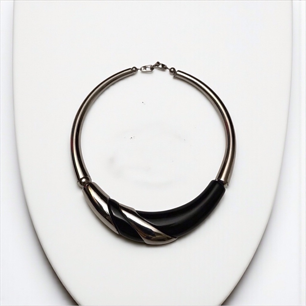 Vintage 1987 Napier Spectator Collection  Silver/Black Color Necklace